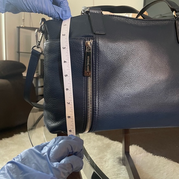 Michael Kors Navy Leather, top zip hand and shoulder bag with Silver hardware - Picture 5 of 11